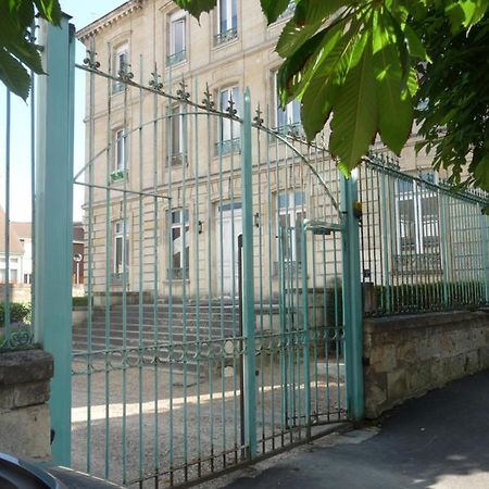 Studio Dans Charmante Batisse De Maitre Compiegnoise Compiègne Exterior foto